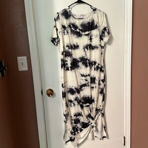 Pink lily dress size medium